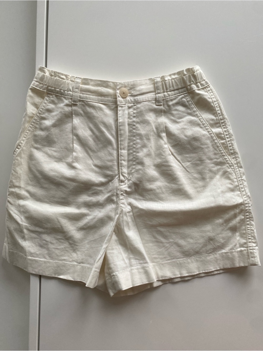 Uniqlo Casual High-Waist Cream Shorts Size XS tagged medium